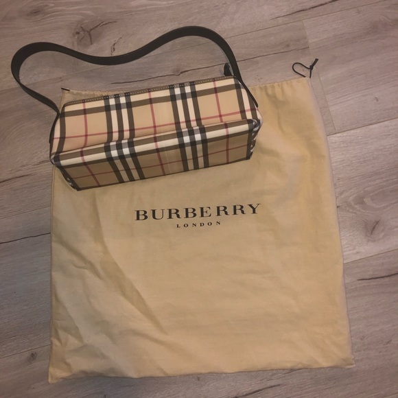 Burberry Handbags - Burberry (authentic) Little Bag ❤️